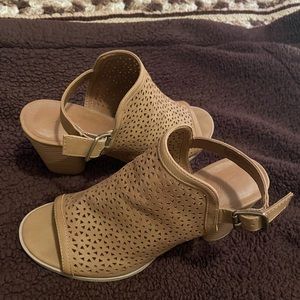 Universal Thread brownish tan heels.